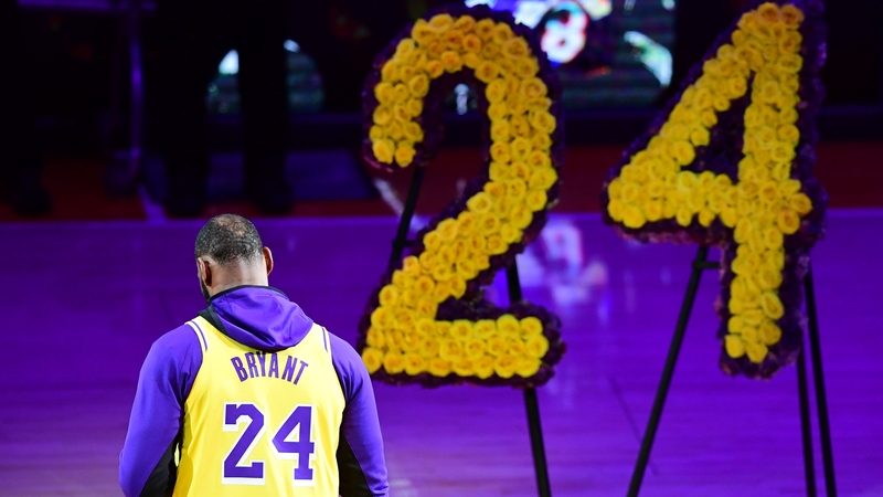 Lebron James wears Kobe Bryant's jersey before the game