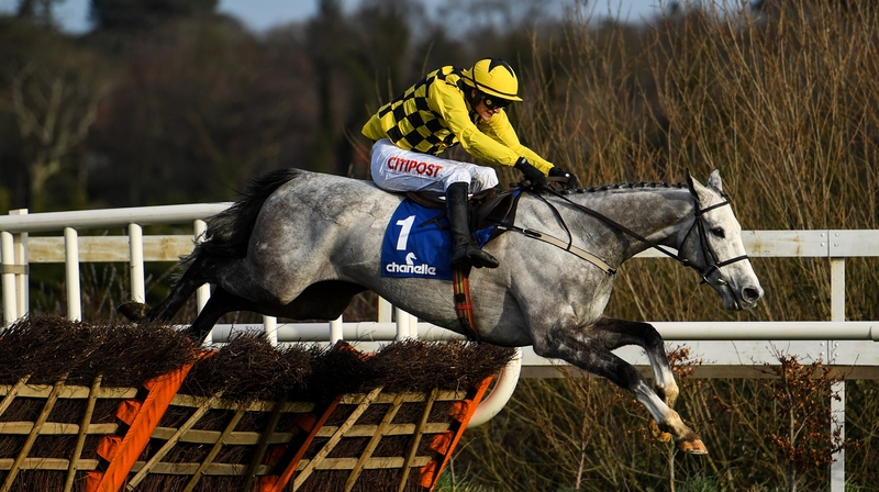 Asterion Forlonge jumps the last