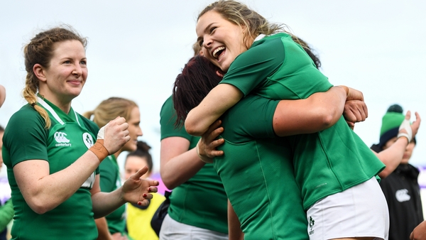 Lindsay Peat embraces tryscorer Beibhinn Parsons