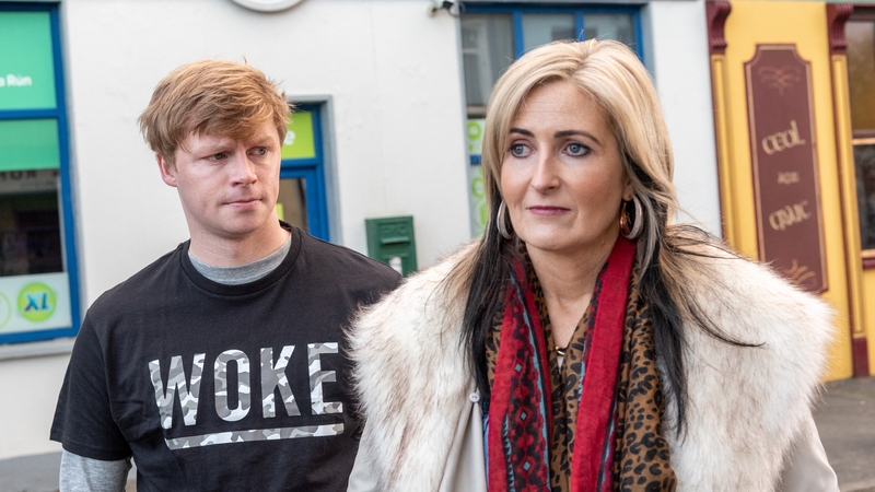 Nathan decides to tell Bobbi Lee the truth about who he is but decides against it after spending more time with her