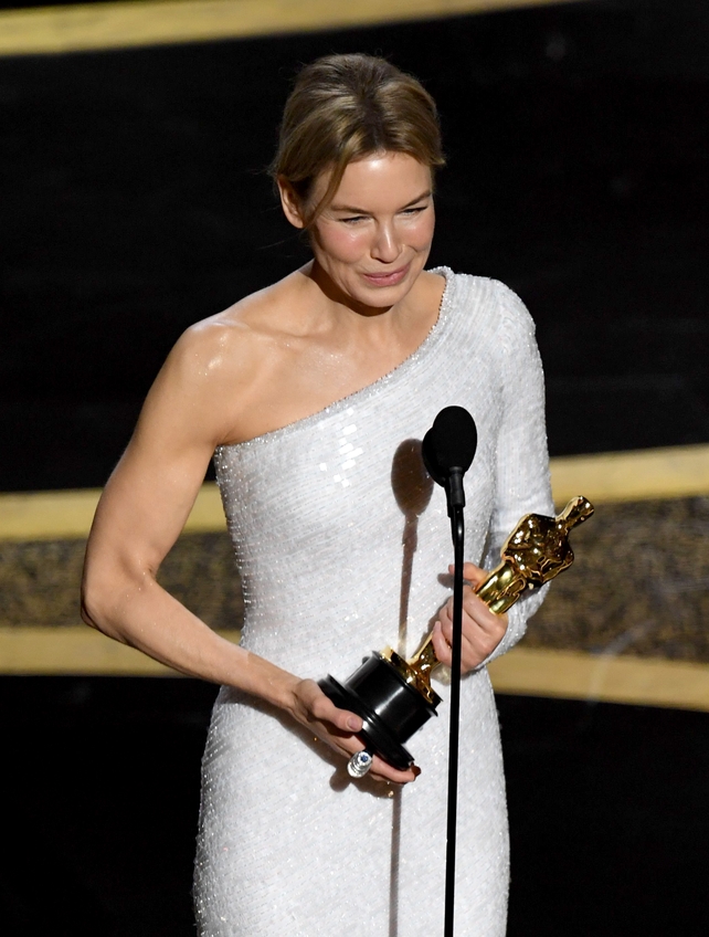 Renée Zellweger accepts the Actress in a Leading Role award for Judy
