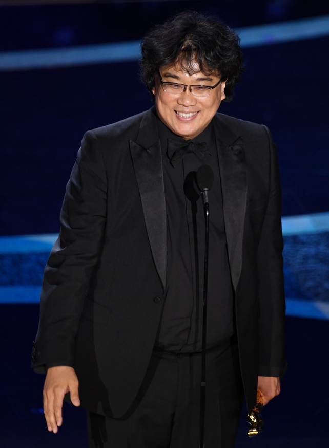 Bong Joon-ho accepts the Directing award for Parasite