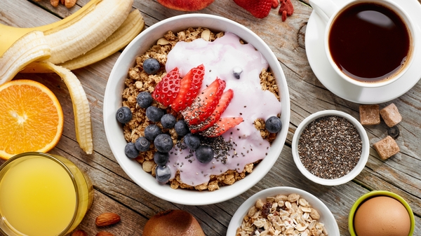 As the old saying goes: eat breakfast like a king, lunch like a prince and dinner like a pauper.