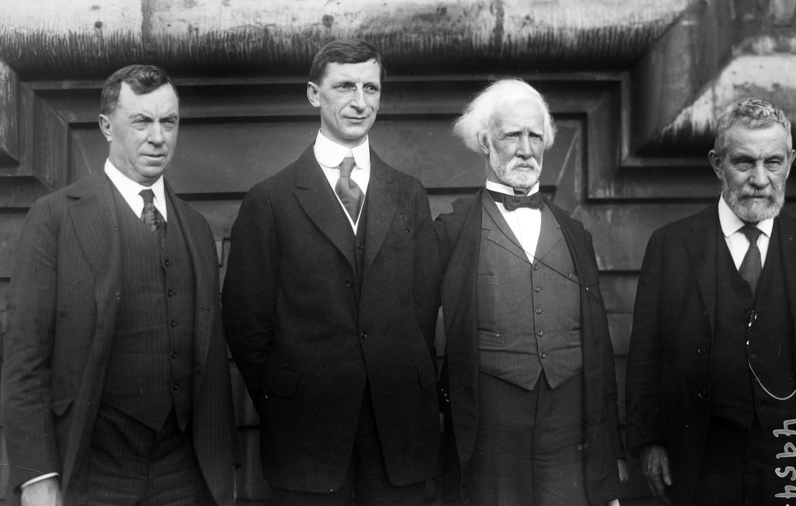 De Valera and (from left) Daniel Cohalan, John Goff and John Devoy at the Waldorf Astoria