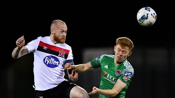 Chris Shields of Dundalk gets there ahead of Alec Byrne of Cork