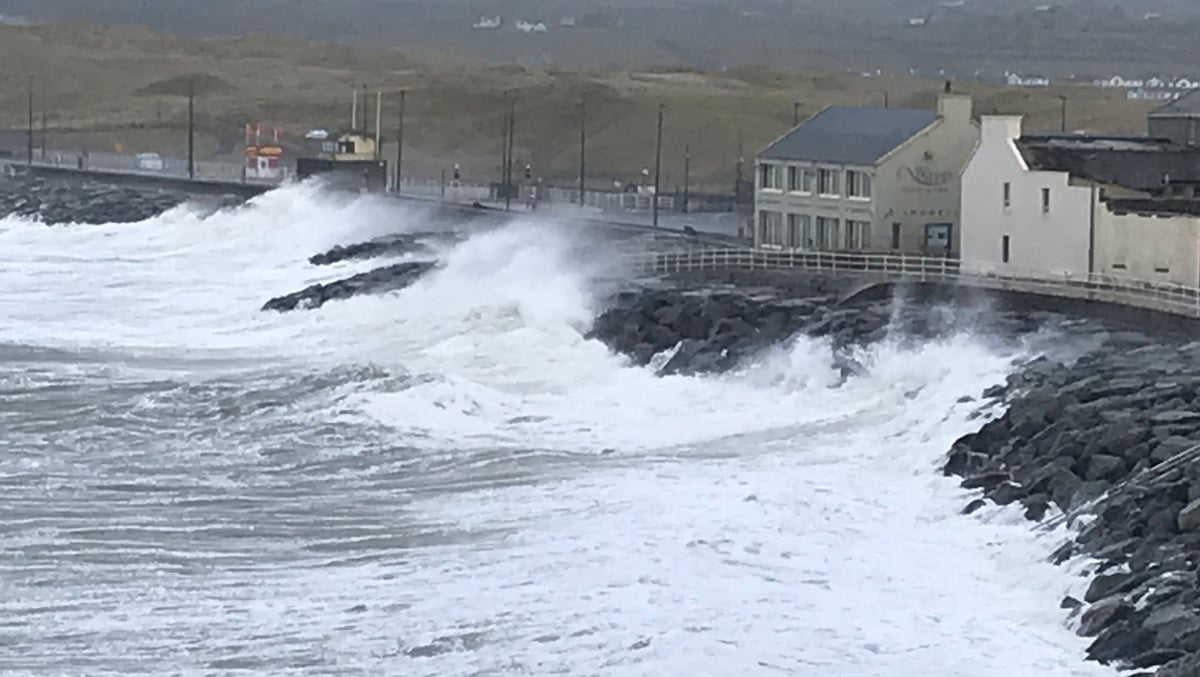 Storm Ashley crossing Ireland this weekend bringing heavy rain, gale force winds and coastal flooding