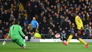 Sarr makes it 2-0 Watford at Vicarage Road.