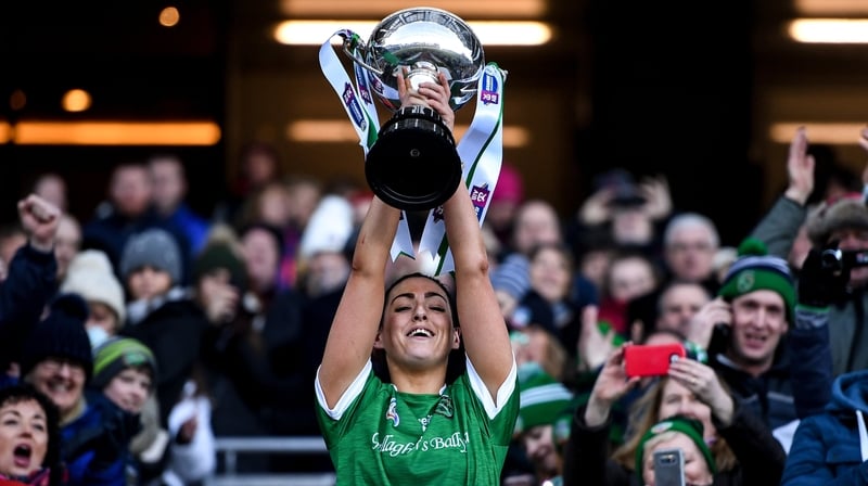 Niamh McGrath lifts the Bill & Agnes Carroll Cup