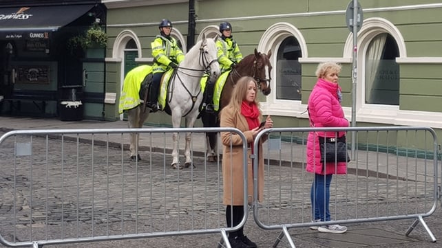 Mounted gardaí and members of the public at the barriers of road closures in Dublin city centre (Pic: RollingNews.ie)