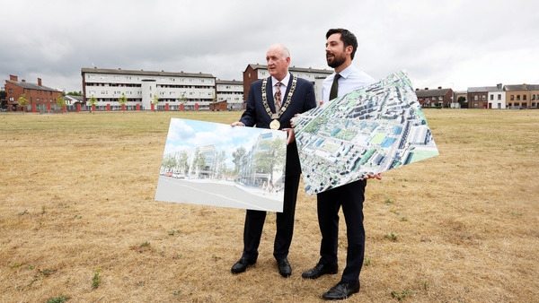 Minister for Housing Eoghan Murphy with former Lord Mayor of Dublin Nial Ring in St Michael's Estate, Inchicore in 2018 (RollingNews.ie)
