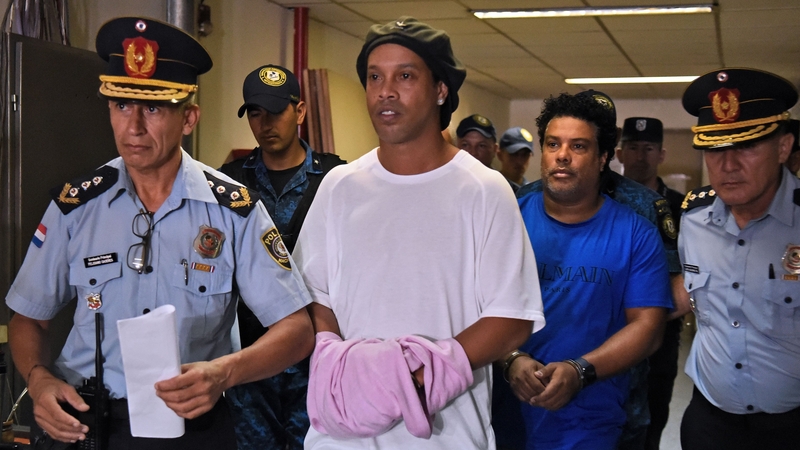 Ronaldinho (C) and his brother Roberto Assis (R) are being held in a Paraguayan prison
