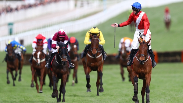 Davy Russell made it look easy on Envoi Allen