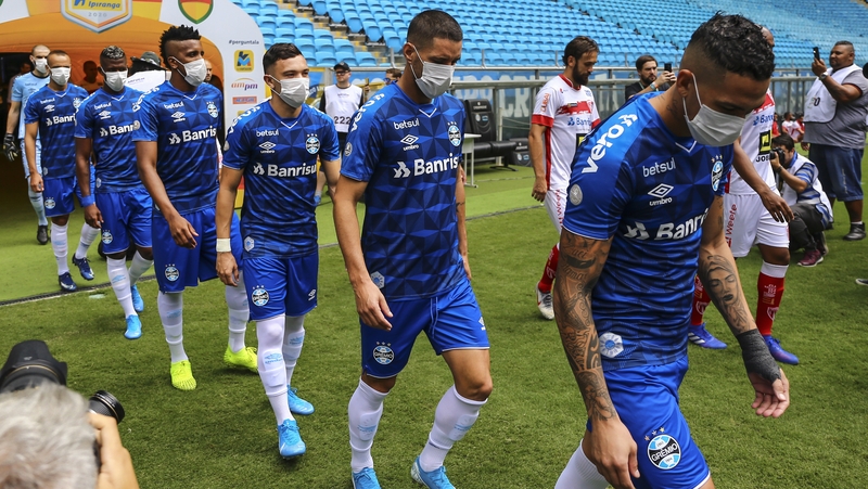 Gremio and rivals Sao Luiz emerge from the tunnel