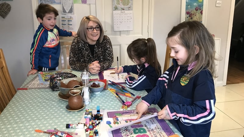 Robyn, Jake and Abbilee along with their mother Sharon McLaughlin are enjoying the daily projects