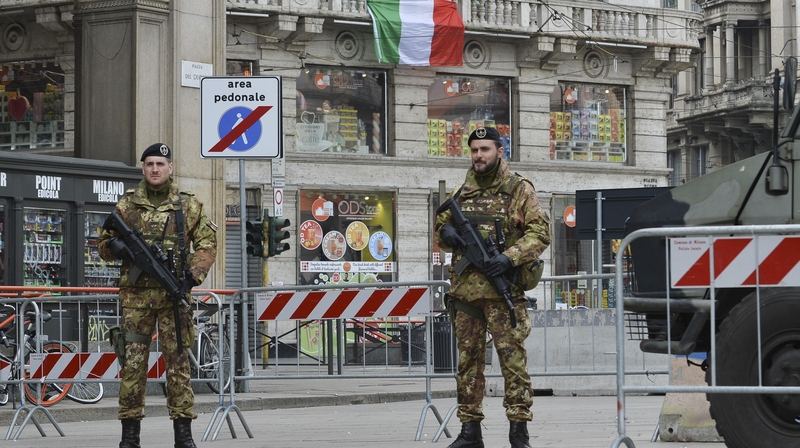 Italian soldiers of the Italian patrol around the Piazza Del Duomo in Milan
