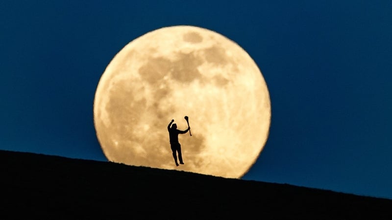 The super moon pictured rising over Croghan Hill, Co Offaly (Pic: Inpho Sports Photography/James Crombie)