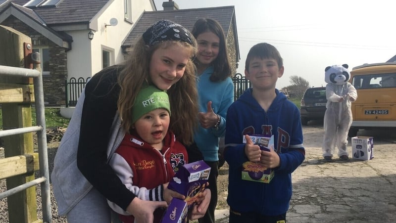 The children of Baile an Fheirtéaraigh with their Easter surprise