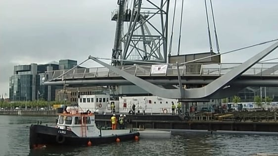 Sean O'Casey Footbridge put in place (2005)