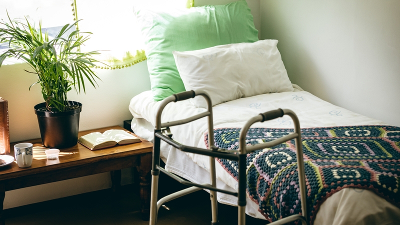 The report recommends review of staffing structures in private nursing homes