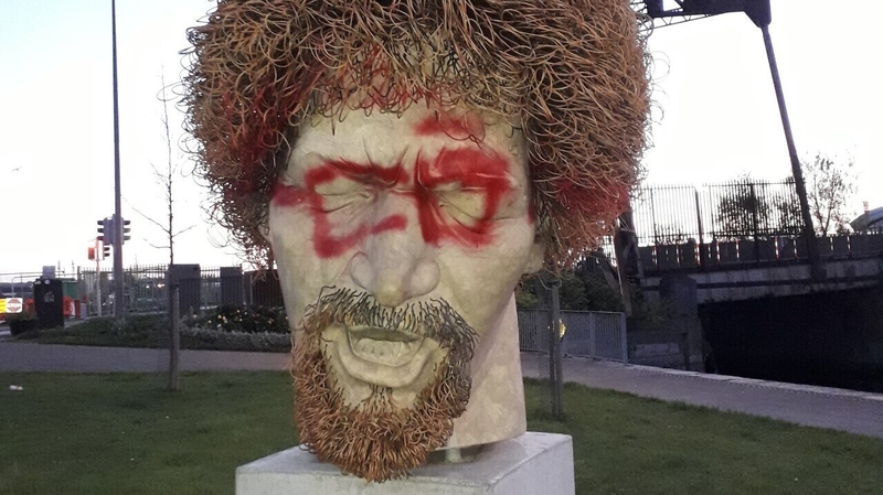 The statue of Luke Kelly was vandalised last night in Dublin
