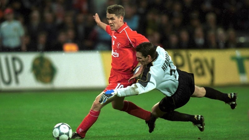 Michael Owen is brought down by Alaves goalkeeper Martin Herrera for a penalty