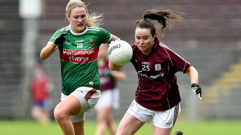 Nicola Ward (R) in action against Fiona Doherty of Mayo