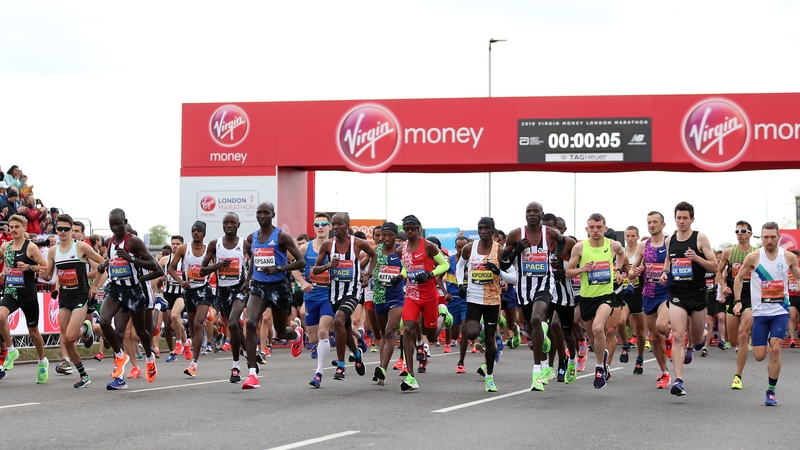 The elite runners set off in the 2019 London Marathon