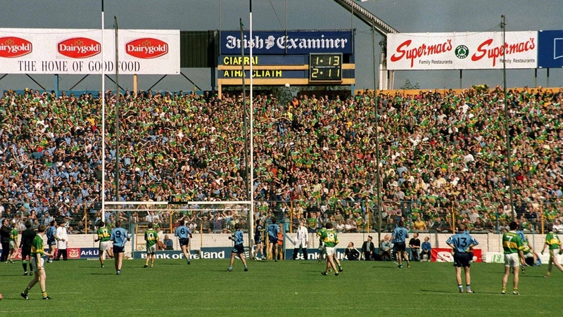 Maurice Fitzgerald kicks the equalising point for Kerry