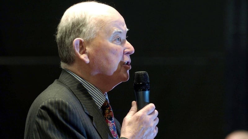 Noel Walsh speaking at the 2005 Annual Congress