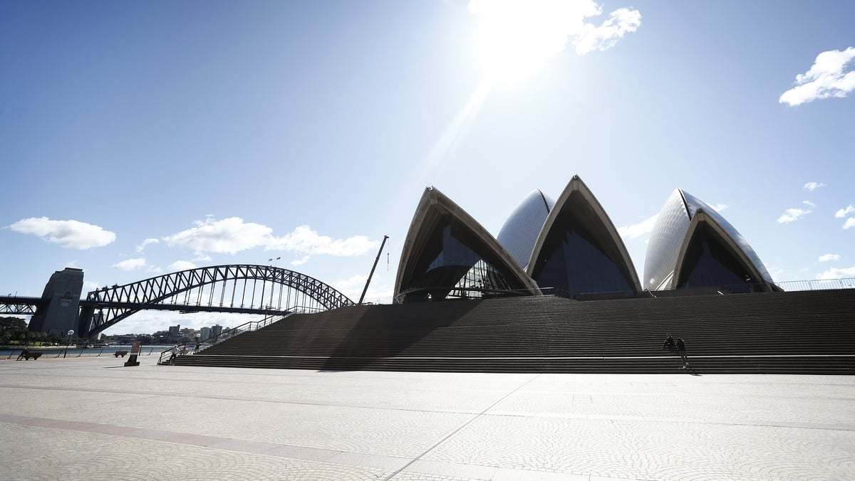 Irish and Australian living abroad