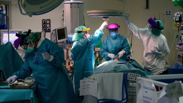 Virus-related deaths worldwide reach nearly 250,000