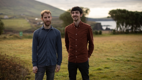 Éist siar le Barrscéalta beo ó Fhéile Róise Rua