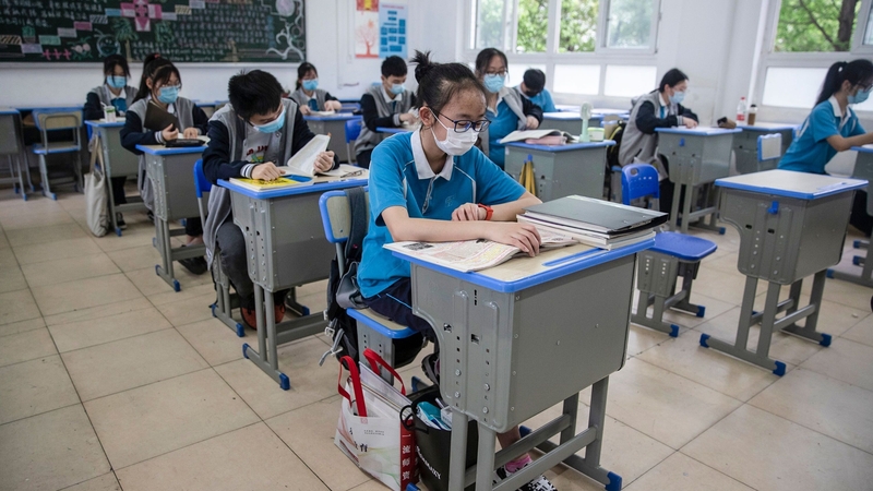 Senior students have returned to secondary schools in Wuhan