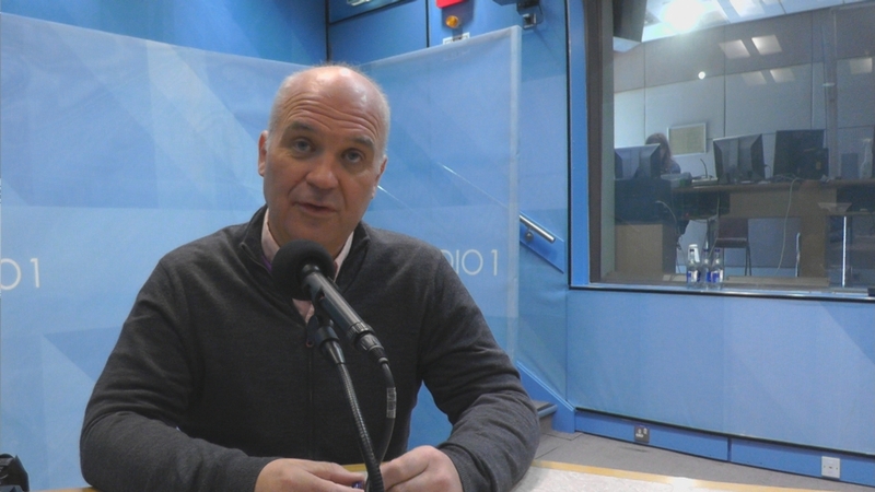 Dúirt Príomh-Oifigeach Leighis na Roinne Sláinte an Dr Tony Holohan le RTÉ ar maidin go dteastaíonn uaidh féin agus an Fhoireann Náisiúnta Éigeandála Sláinte Poiblí go mbeadh an víreas corónach cloíte oiread agus is féidir é agus go bhfuil súil fíor-ghéar