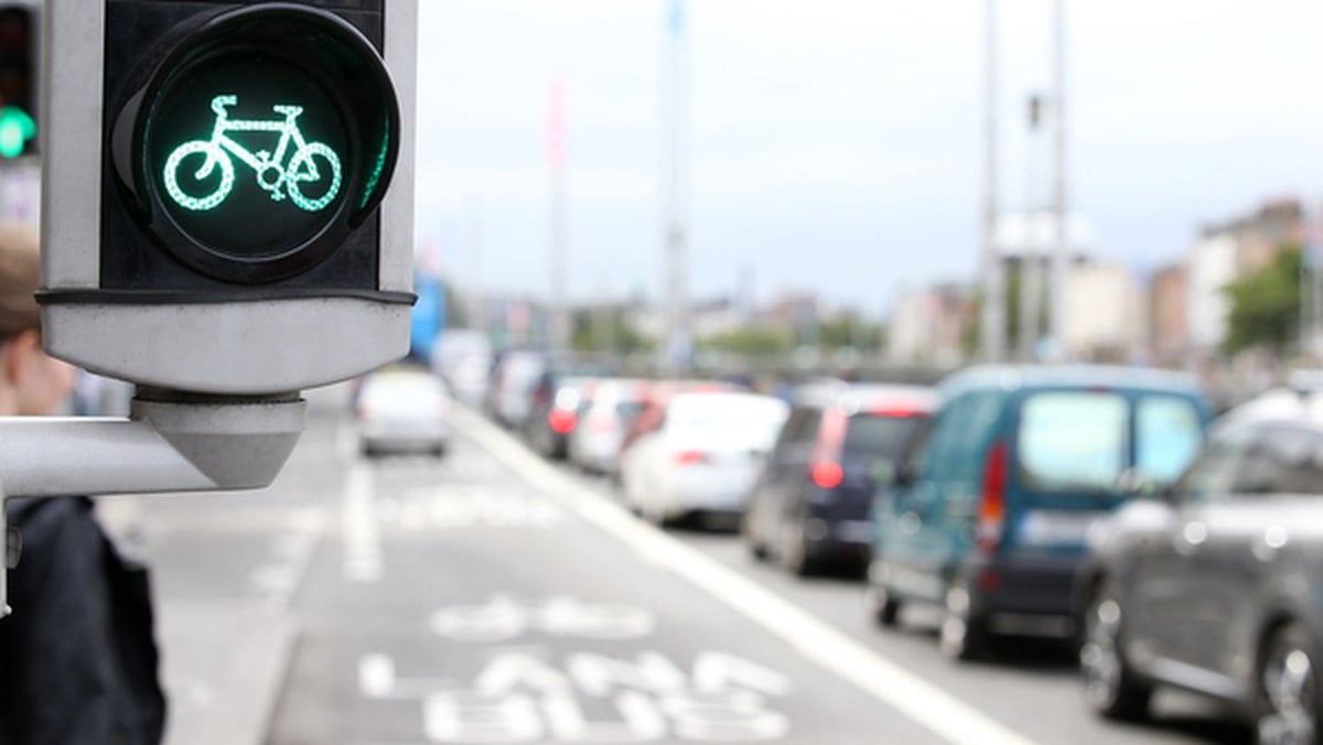 Traffic issues continue, so why are the bike lanes empty?