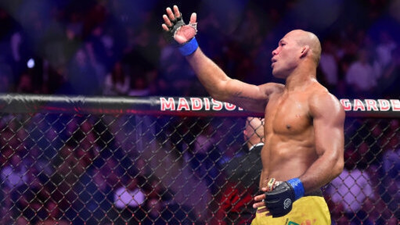 Jacare Souza was due to face fellow middleweight Uriah Hall on the preliminary card, but the fight will not be taking place as the Brazilian fighter and his two cornermen have tested positive for Covid-19