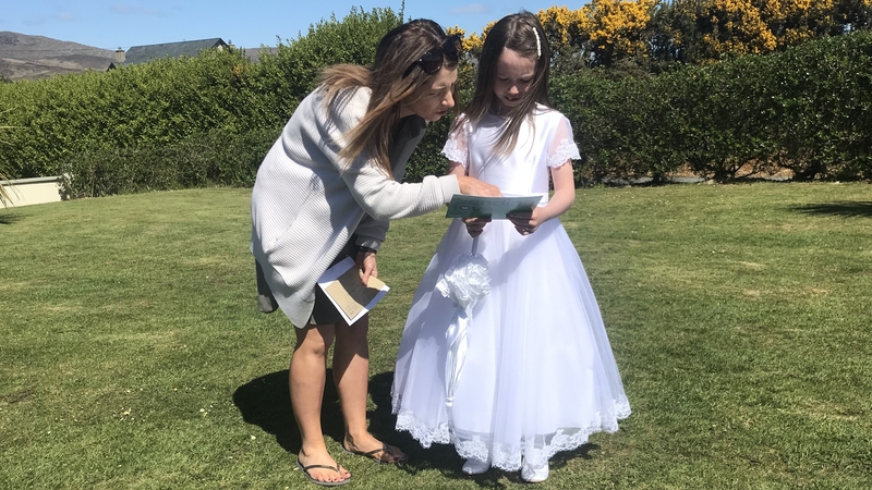 Sienna Rawdon reads the letter sent to her by Fr Colm Ó Gallchóir