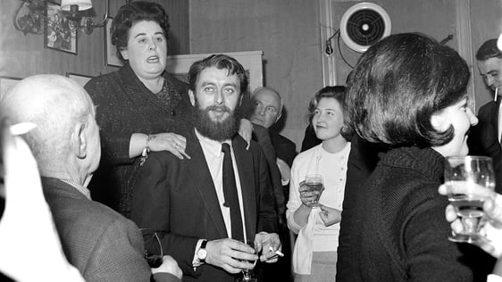 Ronnie Drew in O'Donoghue's pub.