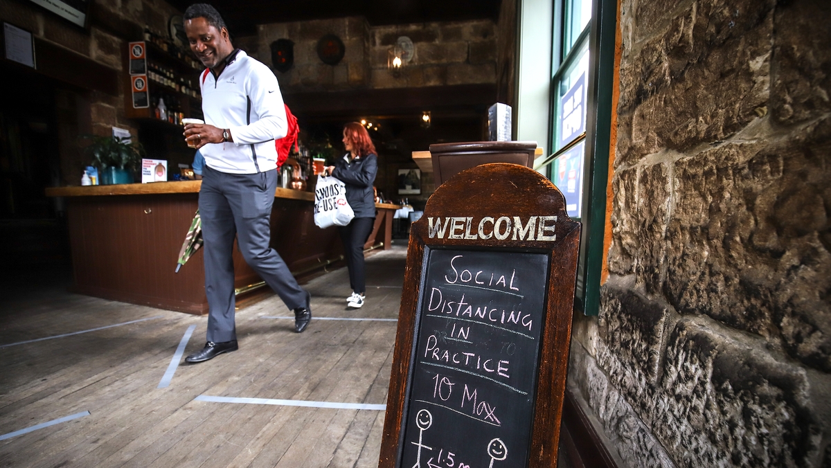 Restaurants say 2 metre rule makes business unviable