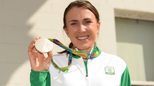 Annalise Murphy with her prize