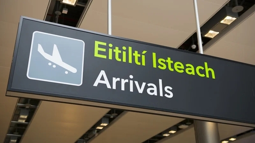 Coir a bheas ann gan foirmeacha a líonadh isteach ag aerfoirt & calafoirt, tuigtear