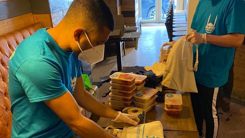 Volunteers distributed approximately 500 meals to various hospitals around Dublin