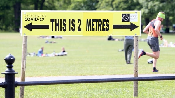 Two metre distancing sign at Phoenix Park, Dublin (pic: Rollingnews.ie)