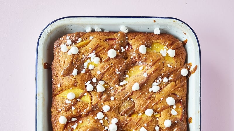 Peach and Dulce de Leche Cake with Meringues