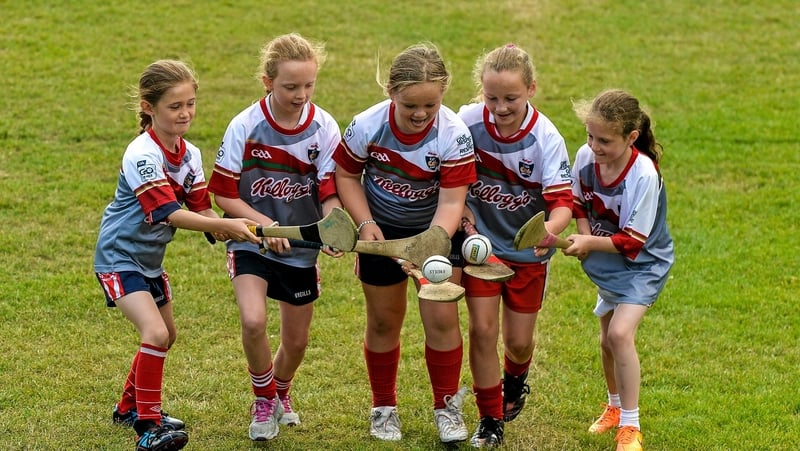 Deis spraoi seachas géar-iomaíocht spóirt atá mar bhunchloch.