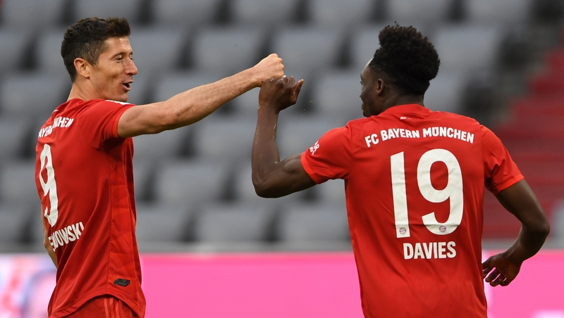 Robert Lewandowski (L) and Alphonso Davies both found the net