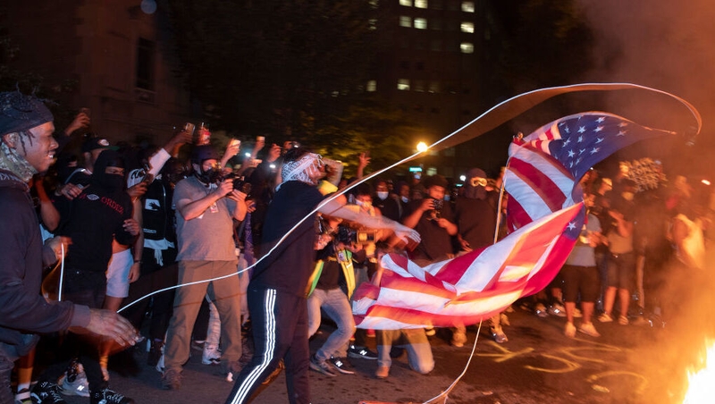 Léirsitheoirí i Washington aréir
