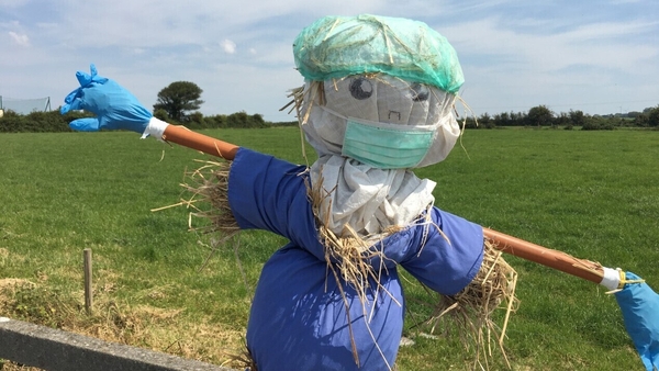 Babhdán ag ruaigeadh caróg