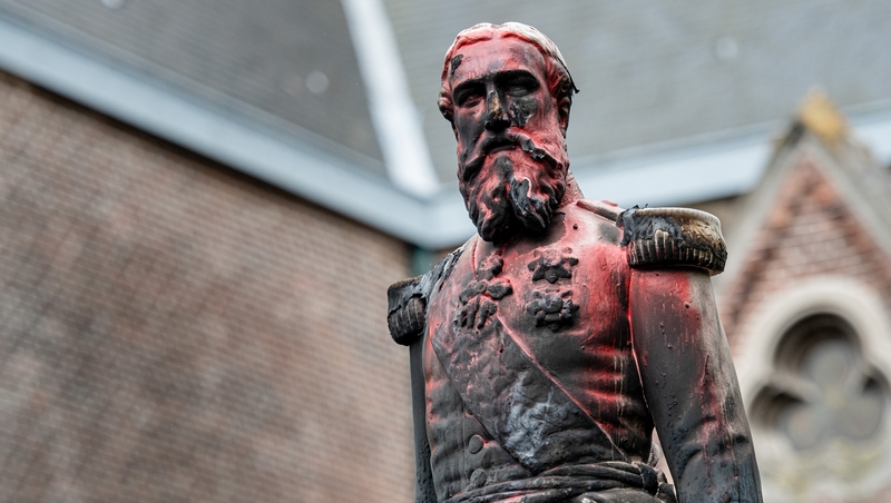 A statute of King Leopold II was set on fire in Antwerp