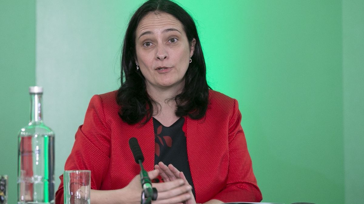 Catherine Martin, Aire Meán, Turasóireachta, Ealaíon, Cultúir, Spóirt agus Gaeltachta. 